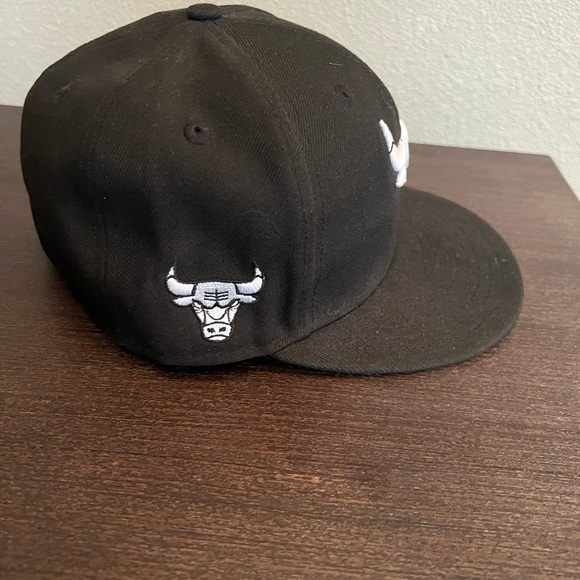 Chicago Bulls NBA flat hat fitted size 7 1/4 - Picture 3 of 5